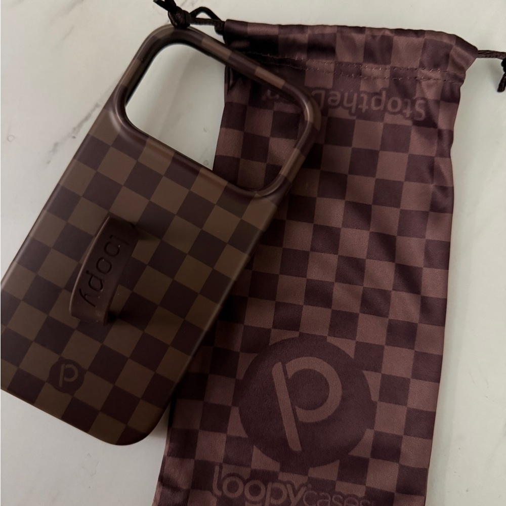Loopy Checkered Brown Case IPhone 17 Pro